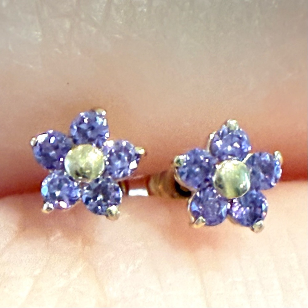 Vintage 14k Yellow Gold Amethyst Floral Flower Earrings Mini Stud Screw On